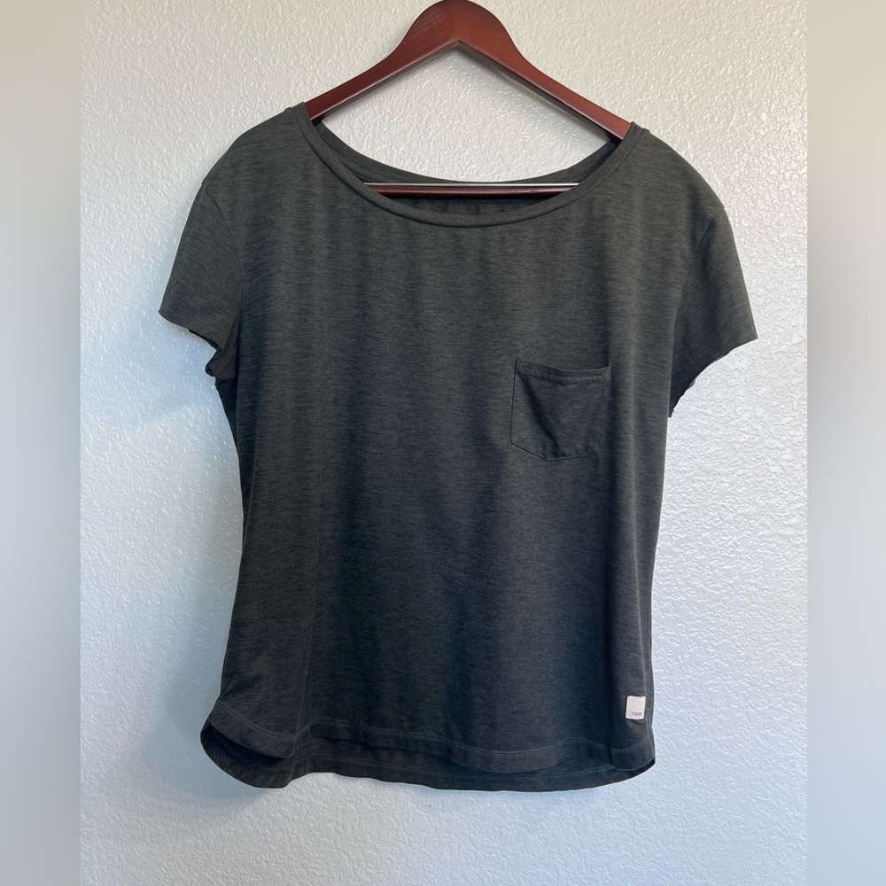 Vuori lux performance short sleeve Tee, dark Heather gray medium, woman